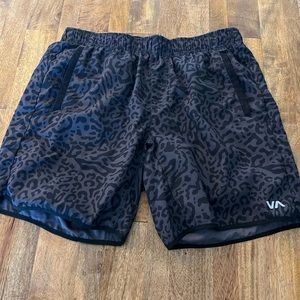 RVCA BLACK CHEETA YOGGER SHORT MEDIUM